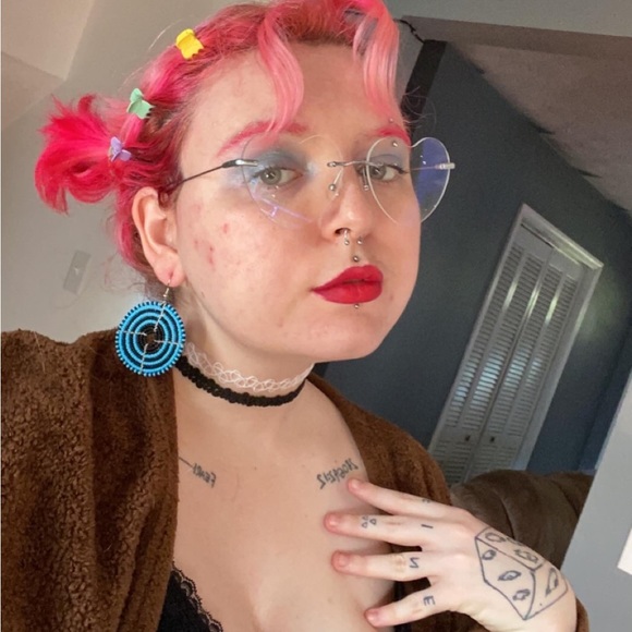 Meet your Posher, Sunny ☀️ - Picture 11 of 17